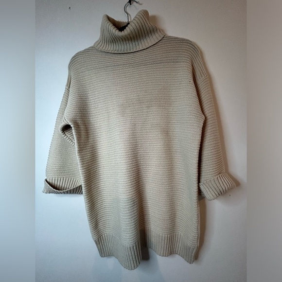 Forever 21 tan ribbed sweater with longer hem.  Size Med - Picture 3 of 3
